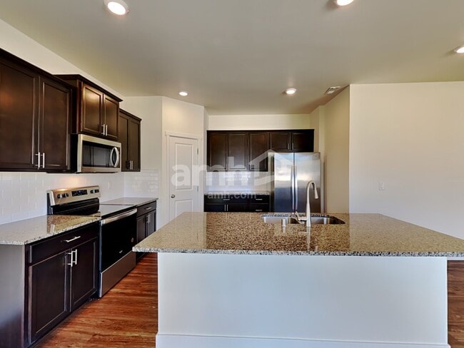 Photo - 1611 194th St E