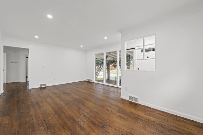 Photo - 1695 Lexington Pkwy