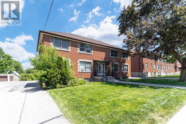 Photo - 855 Simcoe St N Unit #3