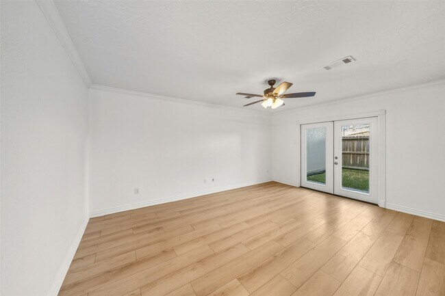 Photo - 205 Granberry St