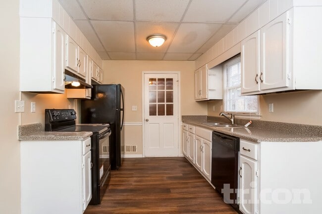 Photo - 1686 Underwood Dr SE