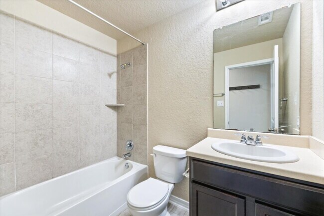 Large, 4 bedroom single story in a beautiful community full of amenities for you to enjoy!