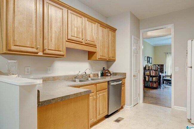 Kitchen - 205 Camellia Dr