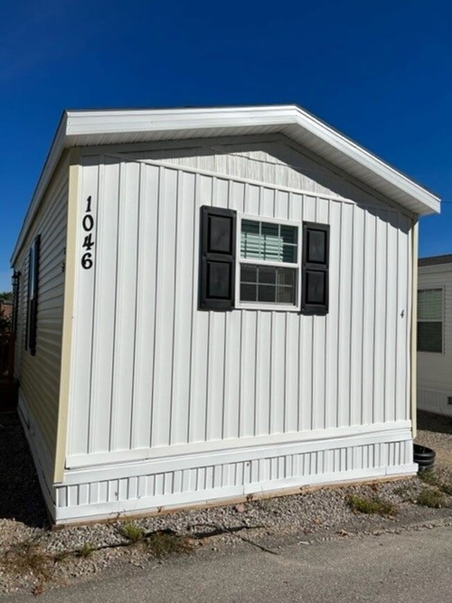 Building Photo - Lot 10 Unit Lot 10