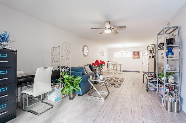 8911 S Hollybrook Blvd Unit 306