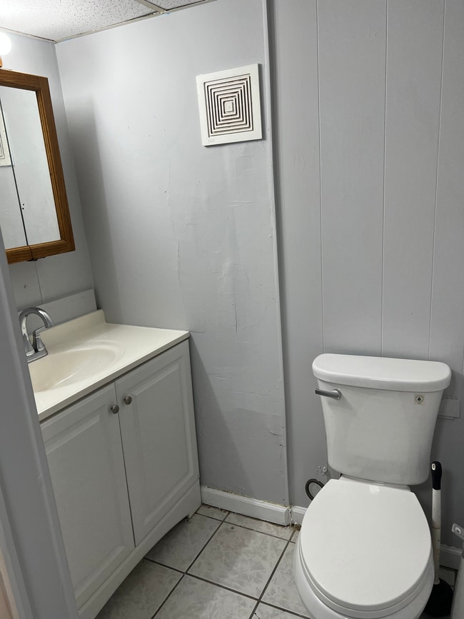 BATHROOM - 516 4th St Unit #1