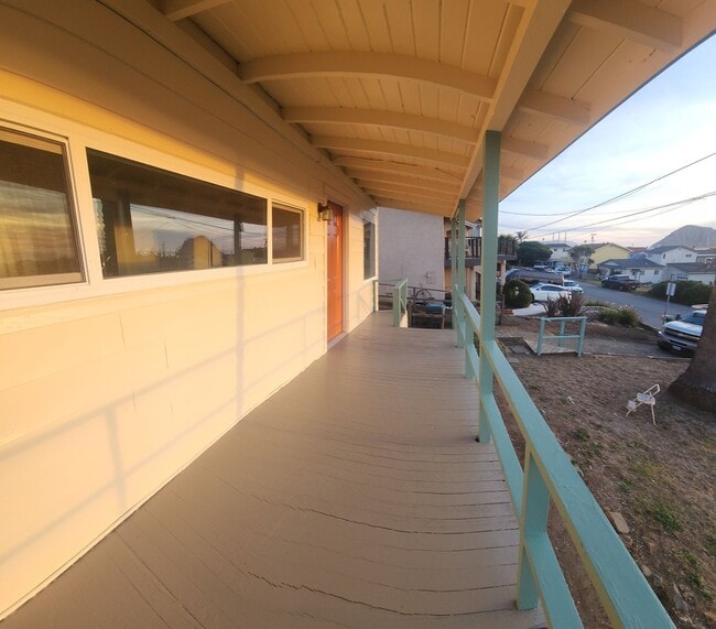 Photo - Views of Morro Bay in this cozy hillside cottage!