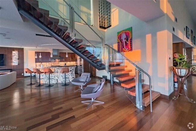 Building Photo - 701 W Lakeside Ave Unit PH6 Rental