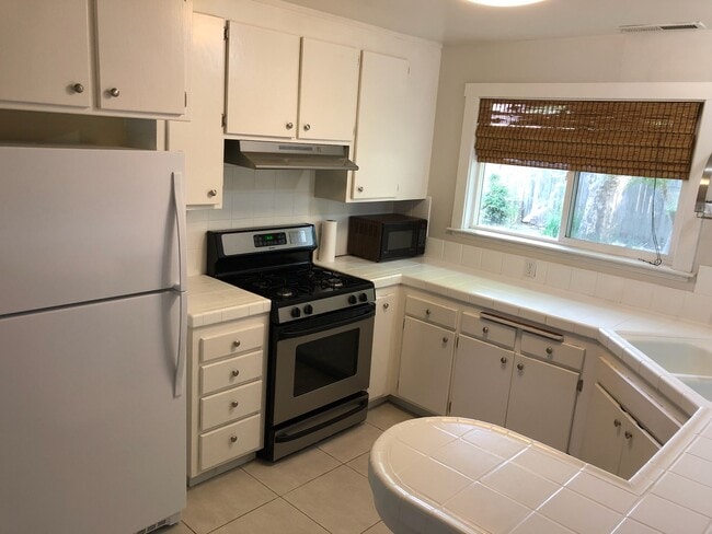 Cocina - 304 Dechene Ave