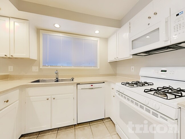 Photo - 953 Lepori Way