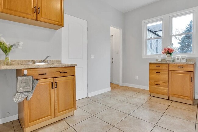 Photo - 3711 E 98th St Unidad 2