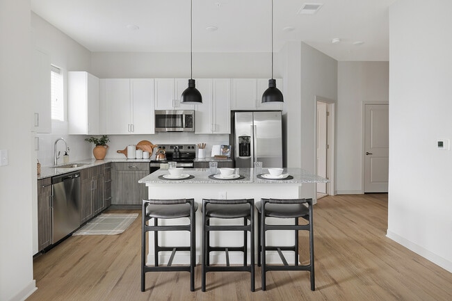 Building Photo - Livano Springdale