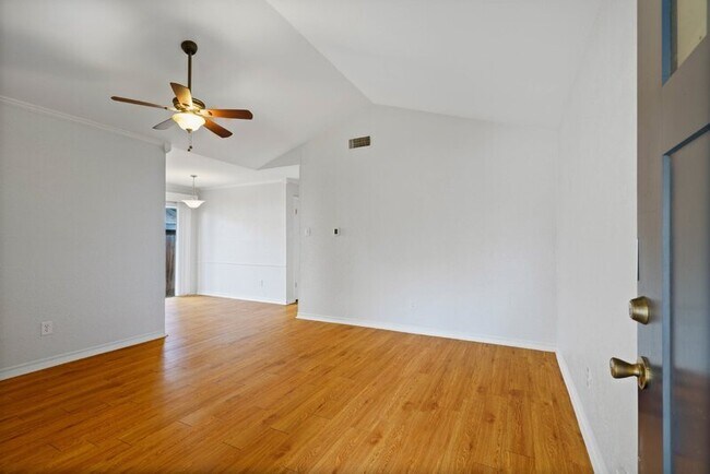 Photo - 5305 West Gate Blvd Unidad A