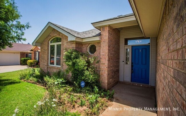 Photo - 3305 103rd St