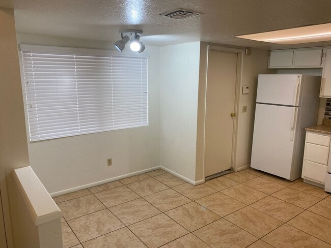 Photo - Henderson!!! 4 Bedrooms!! Single Story!! 2 car garage!! Big Back Yard!!! No HOA!! All Appliances!!