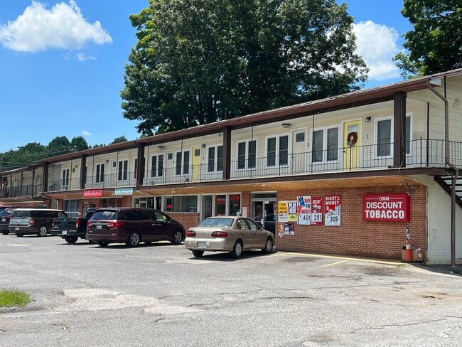 Building Photo - 404 W Jackson Blvd Unit Apt #21