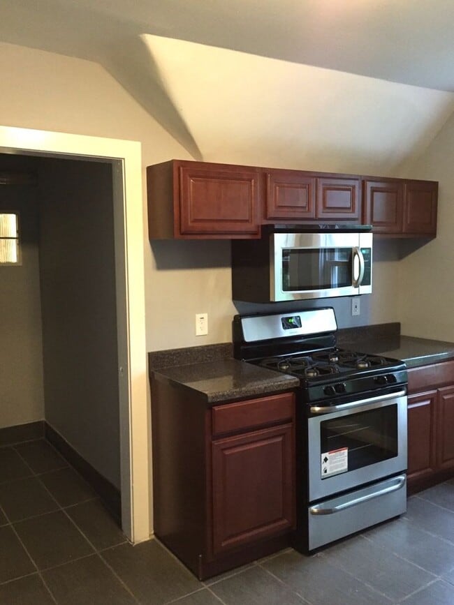 Building Photo - 76 Warren Pl Unit 3rd Fl