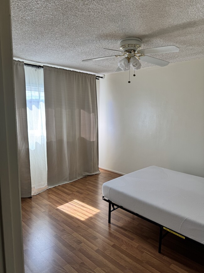 Photo - 1286 W 36th St Unidad 3