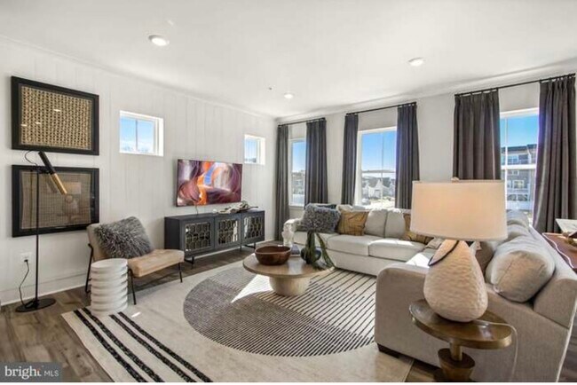 Photo - 4146 Skipton Pl