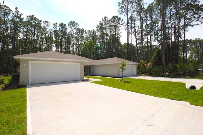 Building Photo - Spacious 4 Bed 2 Bath 2 Car Townhome Built in 2022 in Palm Coast!