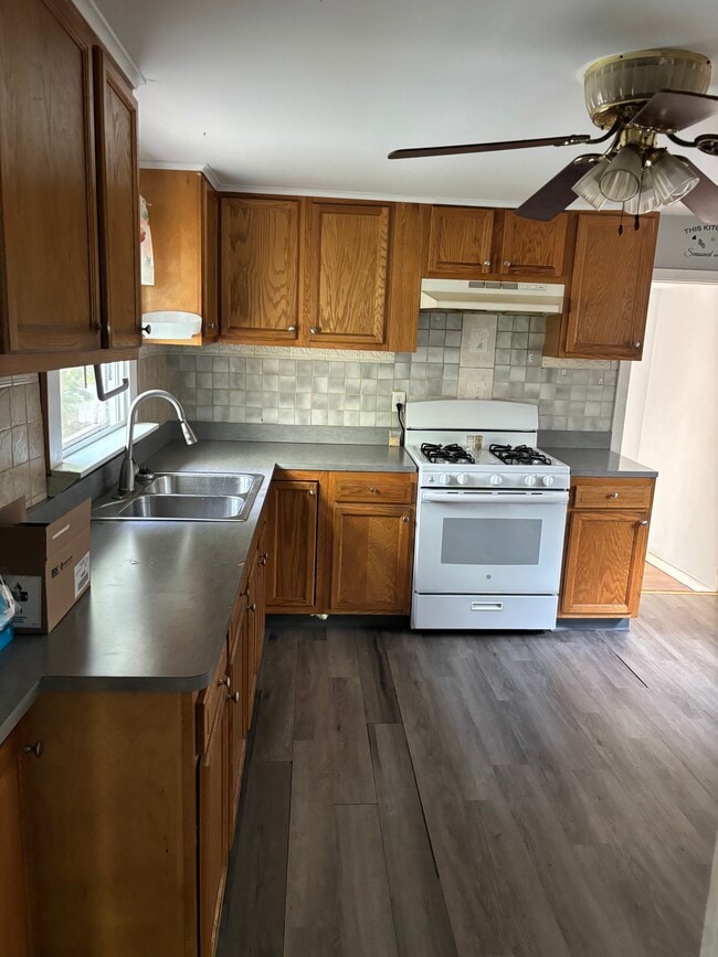 Photo - 147 W Parker St Townhome