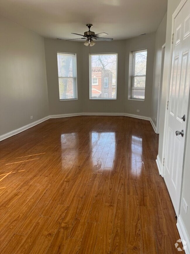 Building Photo - Humbolt Park Apartments! Unit 2