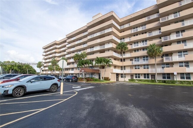 Building Photo - 250 Jacaranda Dr Unit 302