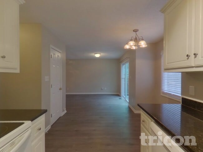 Photo - 21 Marabou Ct