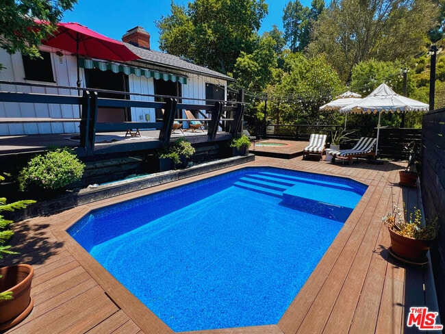 2828 Laurel Canyon Pl
