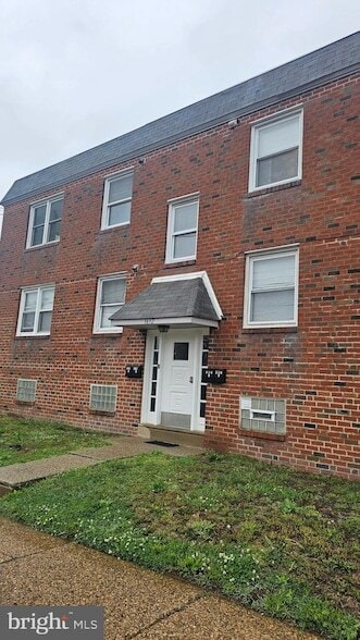 Photo - 1632-1600 Benson St