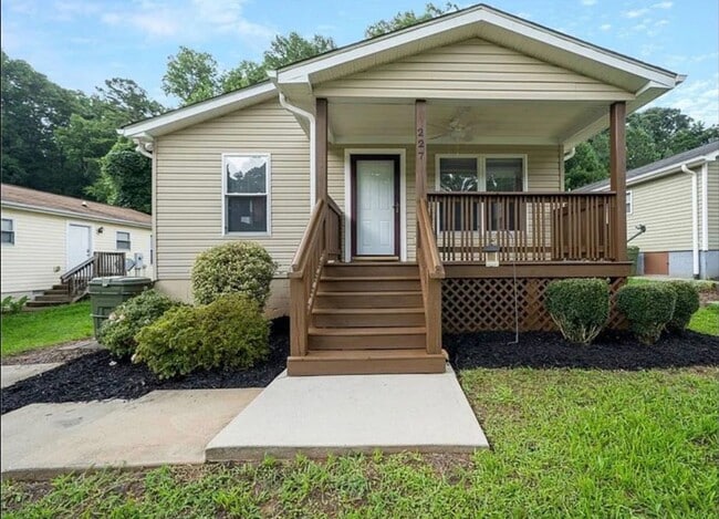 Building Photo - 227 Stephens Rd