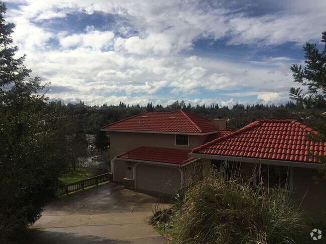 Building Photo - Great Location in Folsom-4 Bedroom Home!!