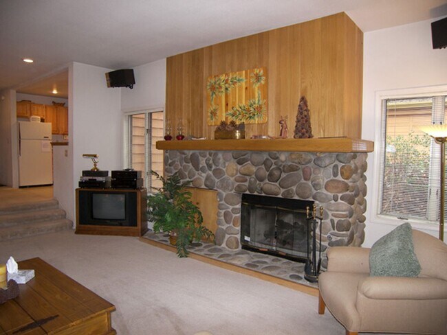 Photo - 3 Bedroom Condo in McCloud w 1 Car Garage! Great Location! Unit 225