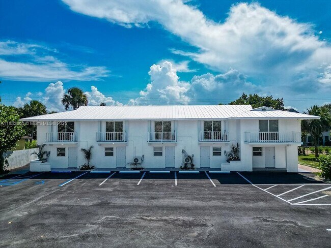 Building Photo - 2305 Tamarind Dr Unit 1 Rental