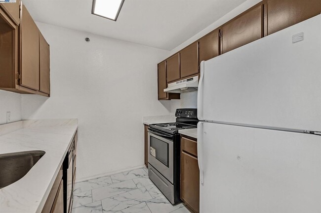 Photo - 681 Royston Ln Unit 331