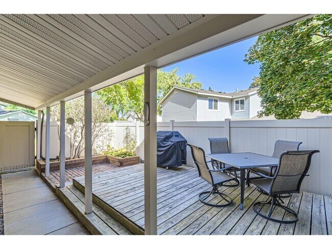 Photo - 3370 Cloman Way