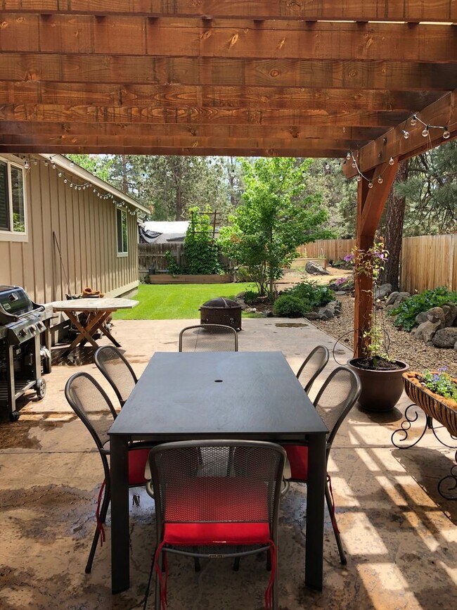 Walk to Farewell Park, Deschutes River and... Rental House Rental in