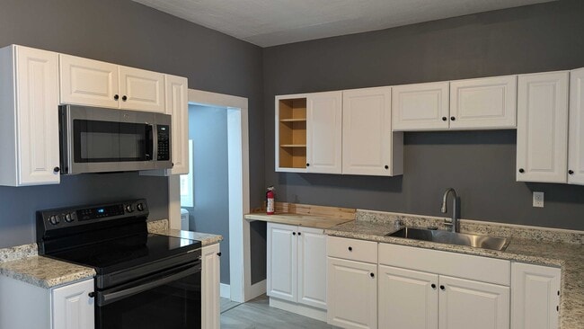 Photo - 812 E 3rd St