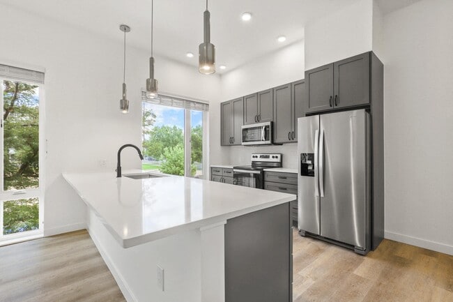 Photo - 1775 S Pearl