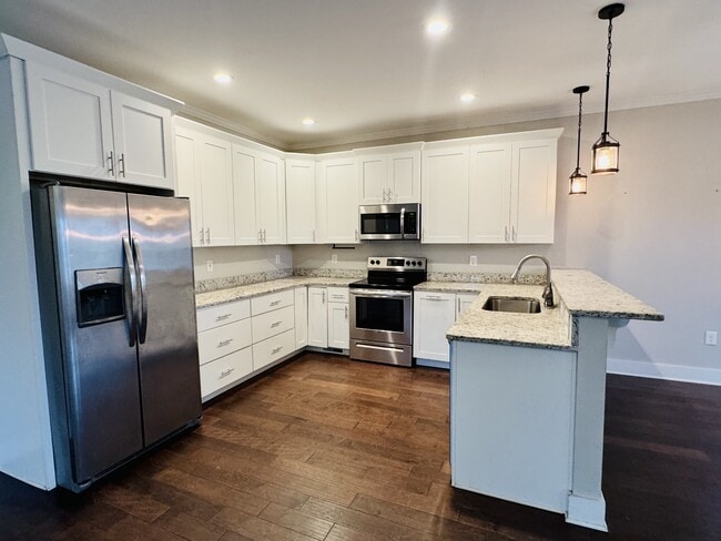 Photo - 200 Banks St