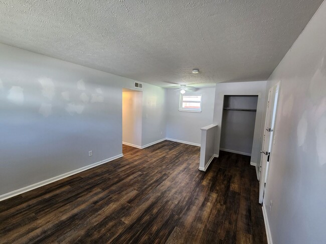 Photo - Charming 1 bedroom 1 bath apartment for re... Unit 1