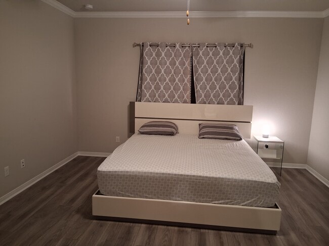 Photo - 6307 Southern Cross Dr Unidad Large 01 bedroom