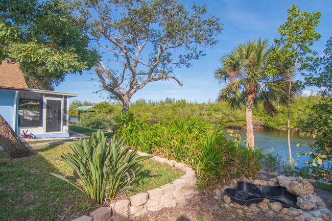 Photo - 922 Jackson Way