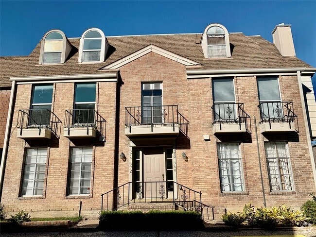 Building Photo - 374 N Post Oak Ln Rental