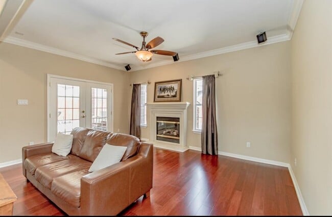 Photo - 303 N Elder Grove Dr