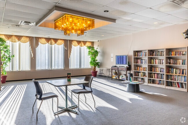 Biblioteca - Courthouse Square - A 55+ Community