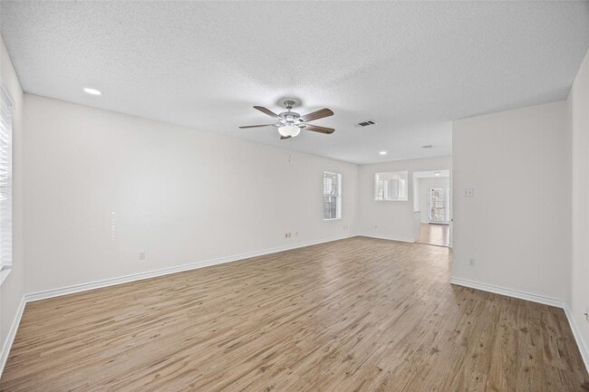 Photo - 806 Calico Dr