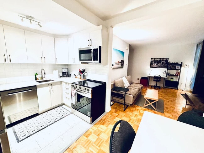 Building Photo - 4846 Rue Sainte-Catherine E Unit SI FL1-ID1543092P