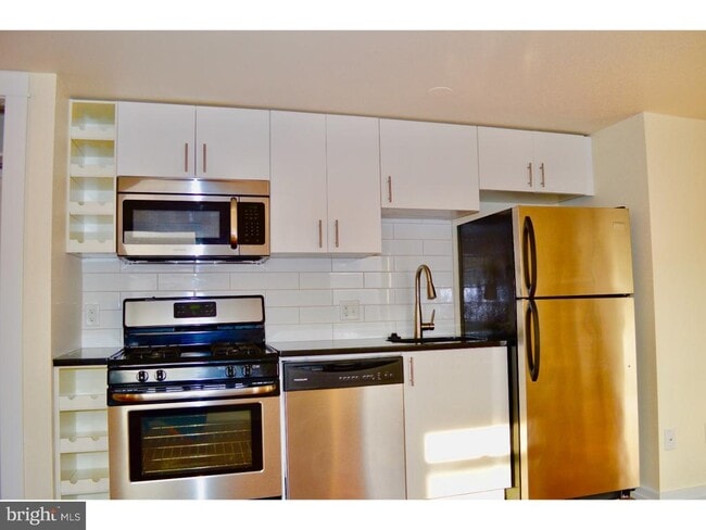 Building Photo - 415 S Broad St Rental