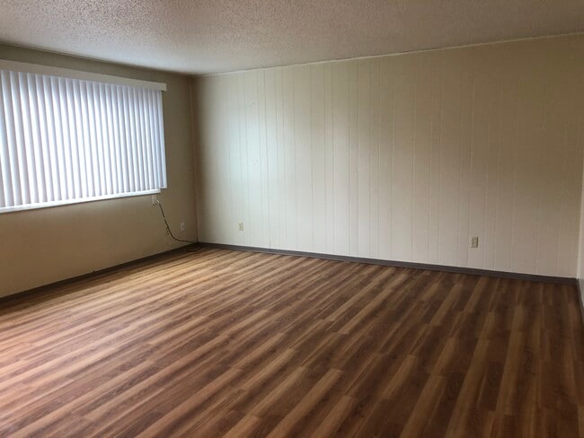 Photo - 220 NW Larry St